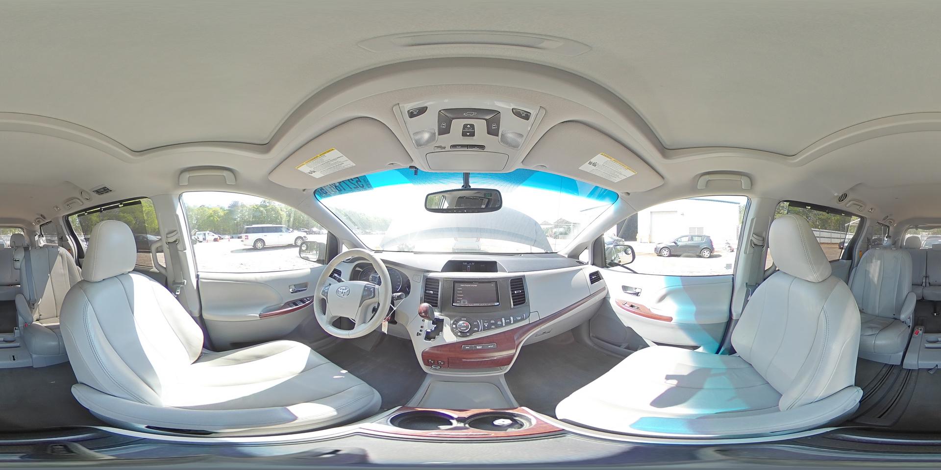2014 TOYOTA SIENNA