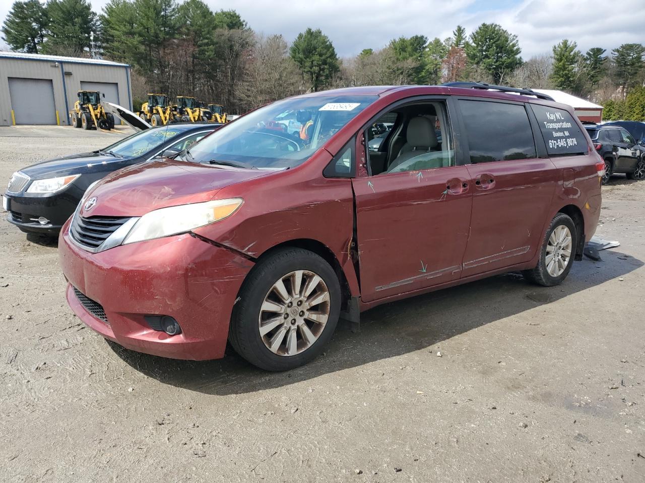 2013 TOYOTA SIENNA
