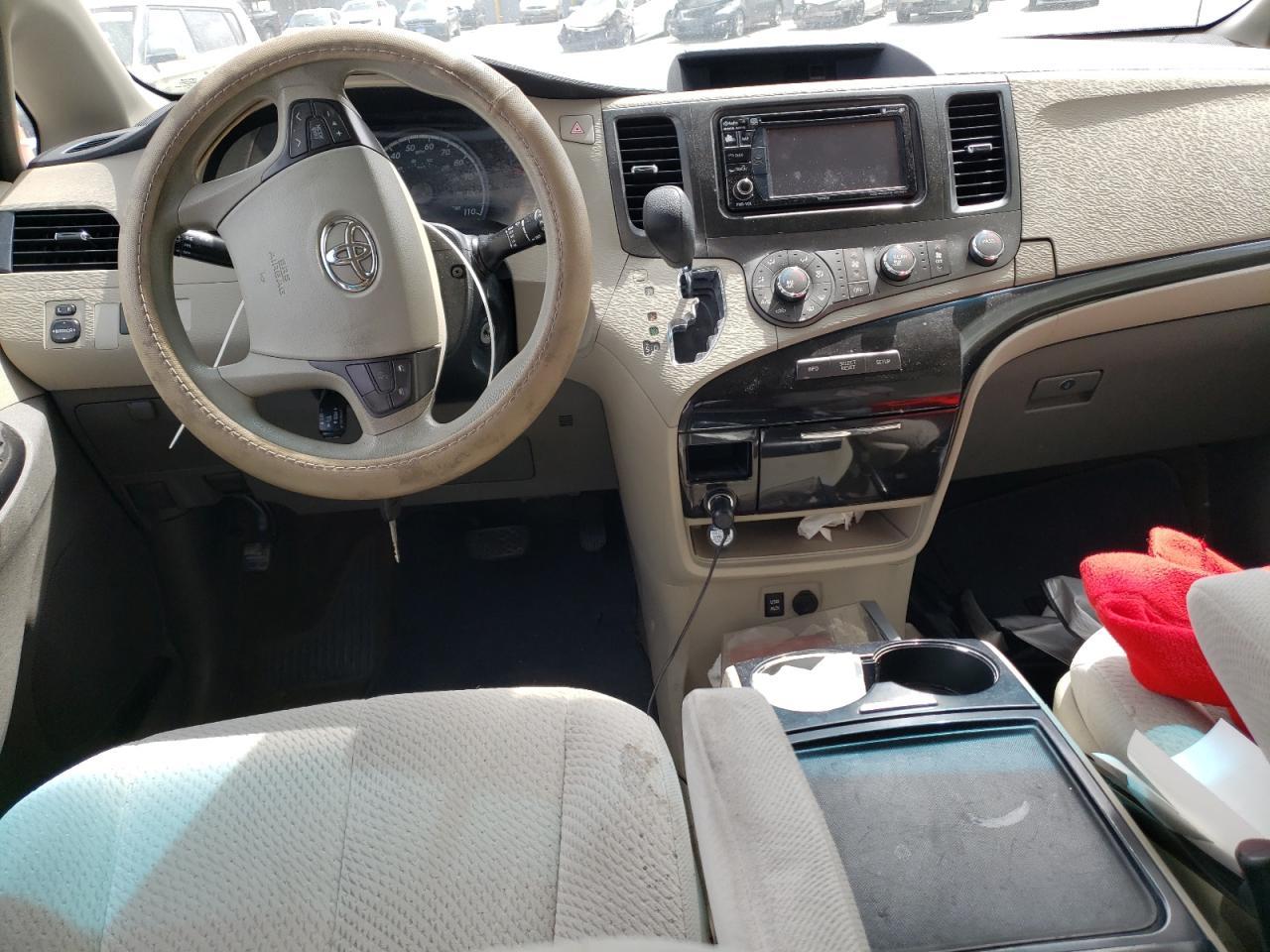 2012 TOYOTA SIENNA