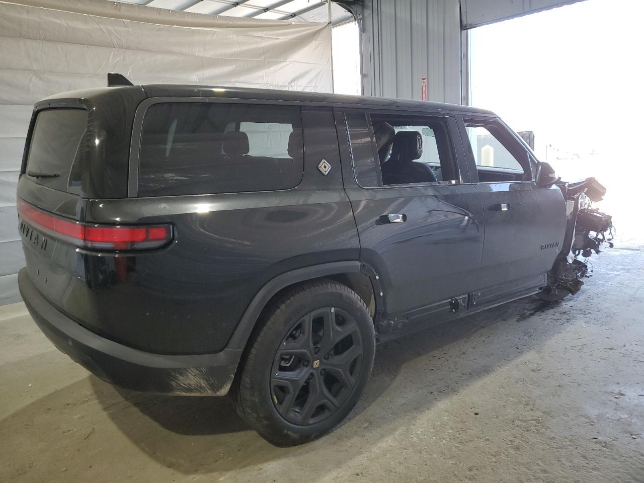 2025 RIVIAN R1s