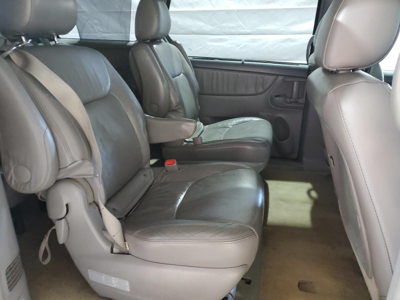 2009 TOYOTA SIENNA