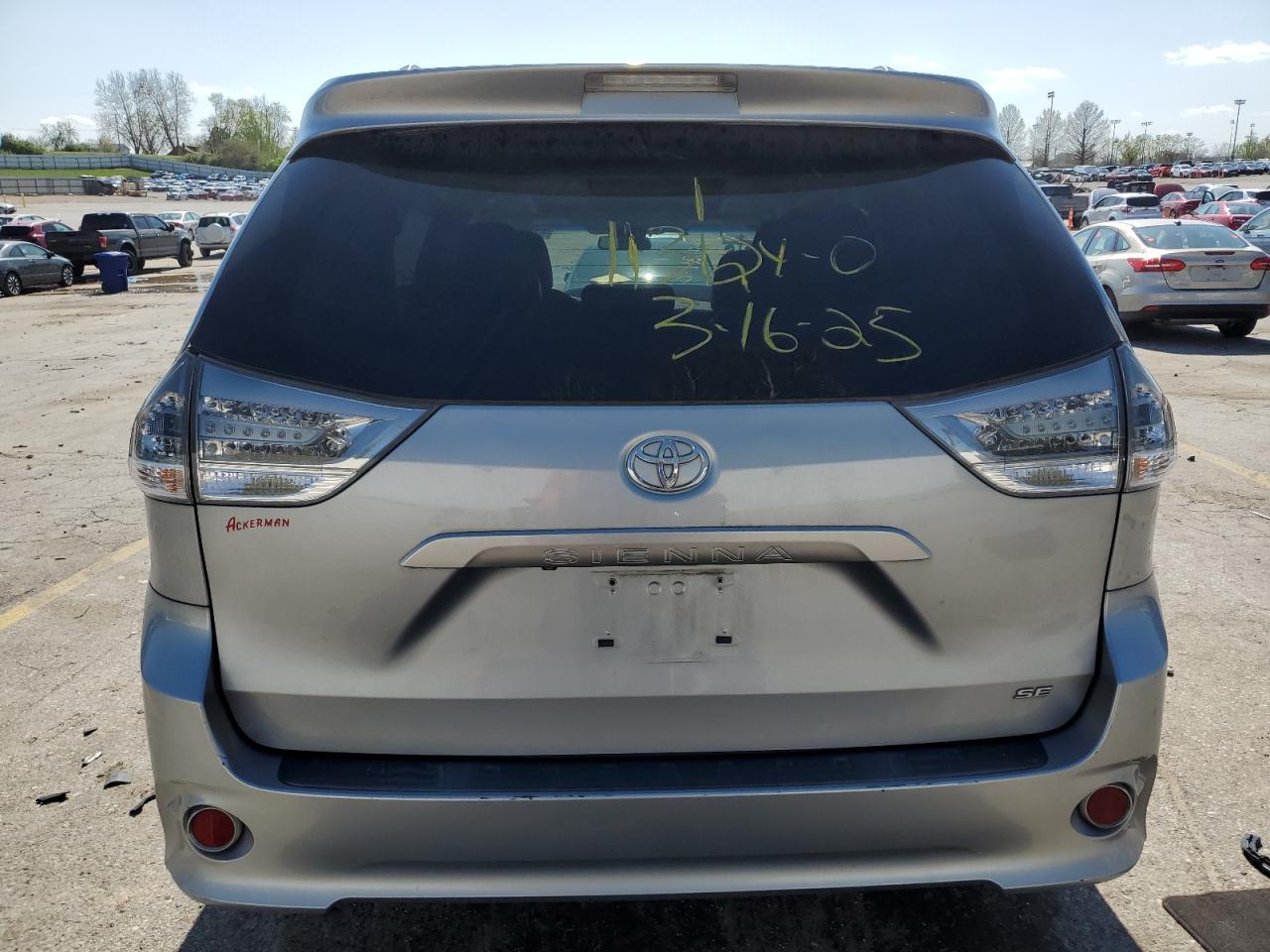 2011 TOYOTA SIENNA
