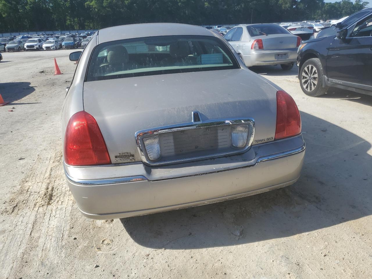 2003 LINCOLN Town Car