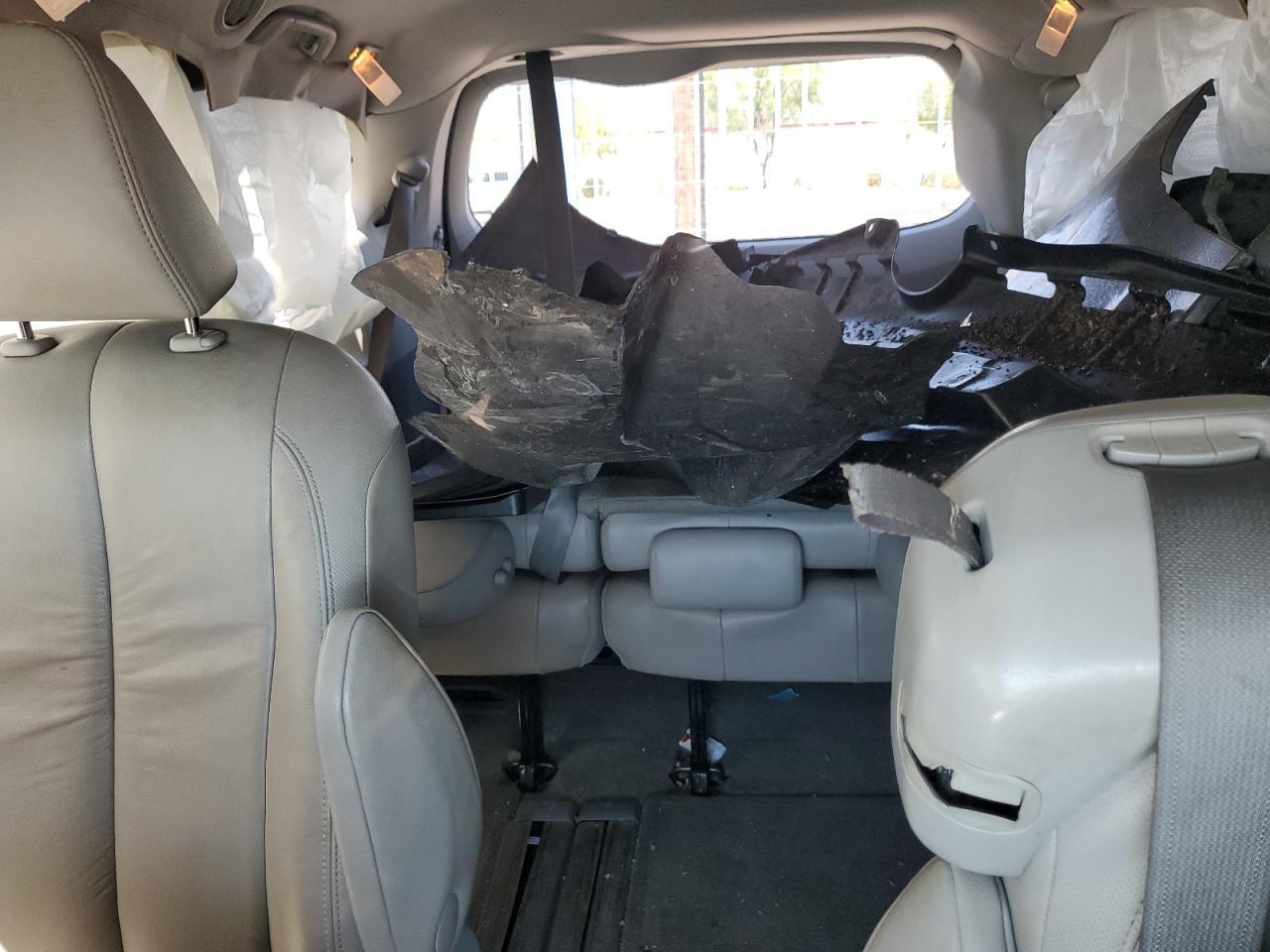 2012 TOYOTA SIENNA