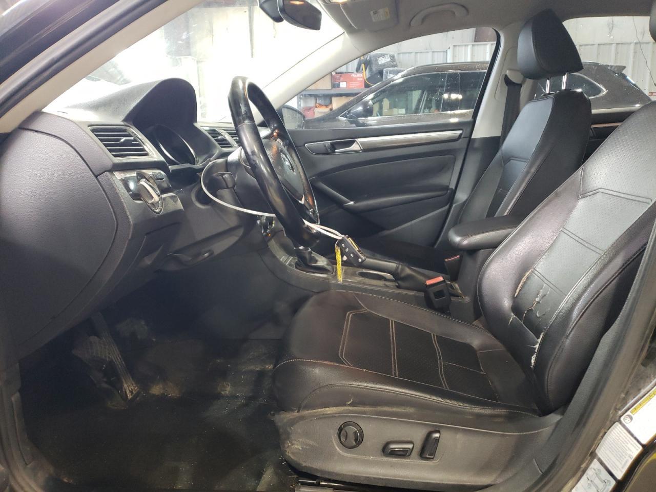 2016 VOLKSWAGEN Passat