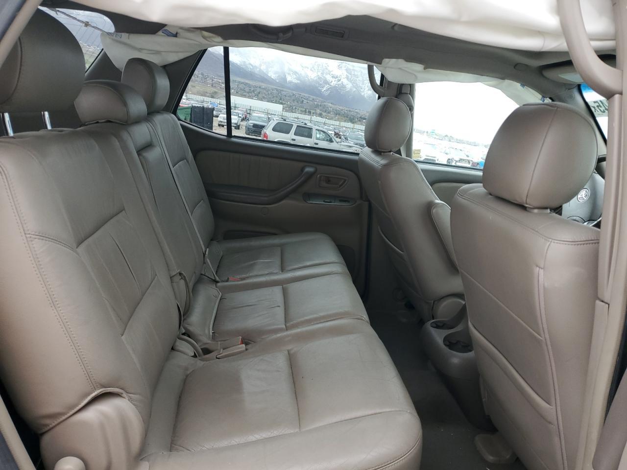 2005 TOYOTA Sequoia