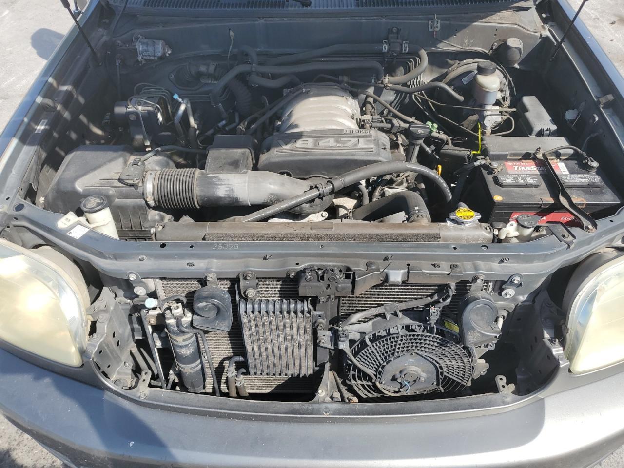 2004 TOYOTA Sequoia