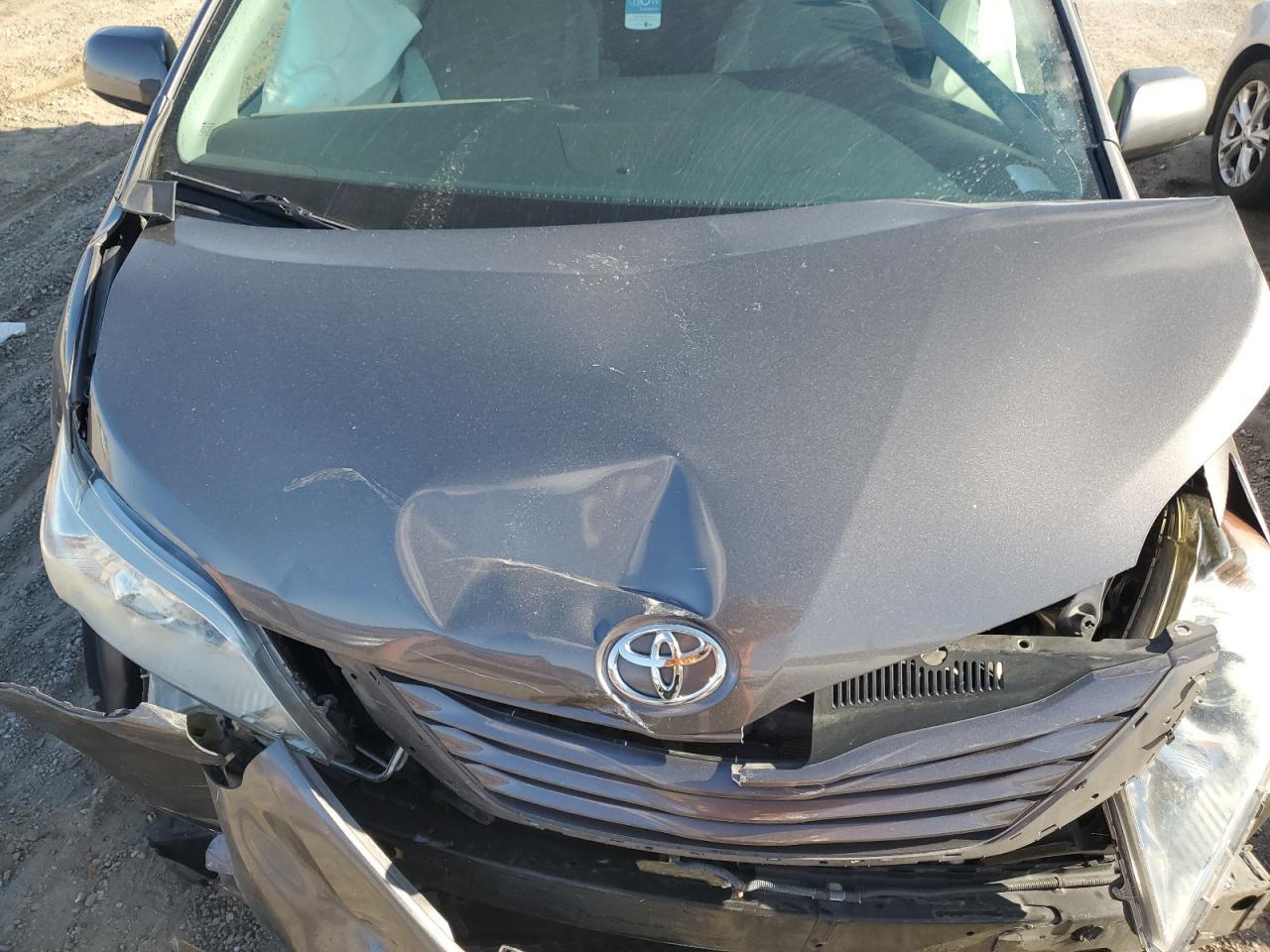 2017 TOYOTA SIENNA