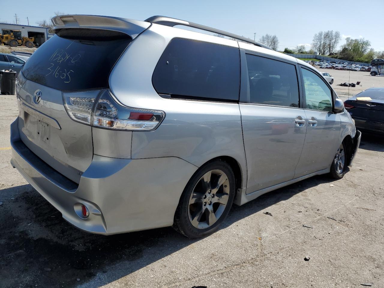 2011 TOYOTA SIENNA