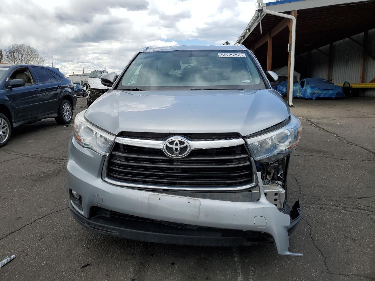 2016 TOYOTA HIGHLANDER