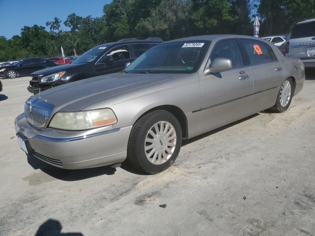 2003 LINCOLN Town Car