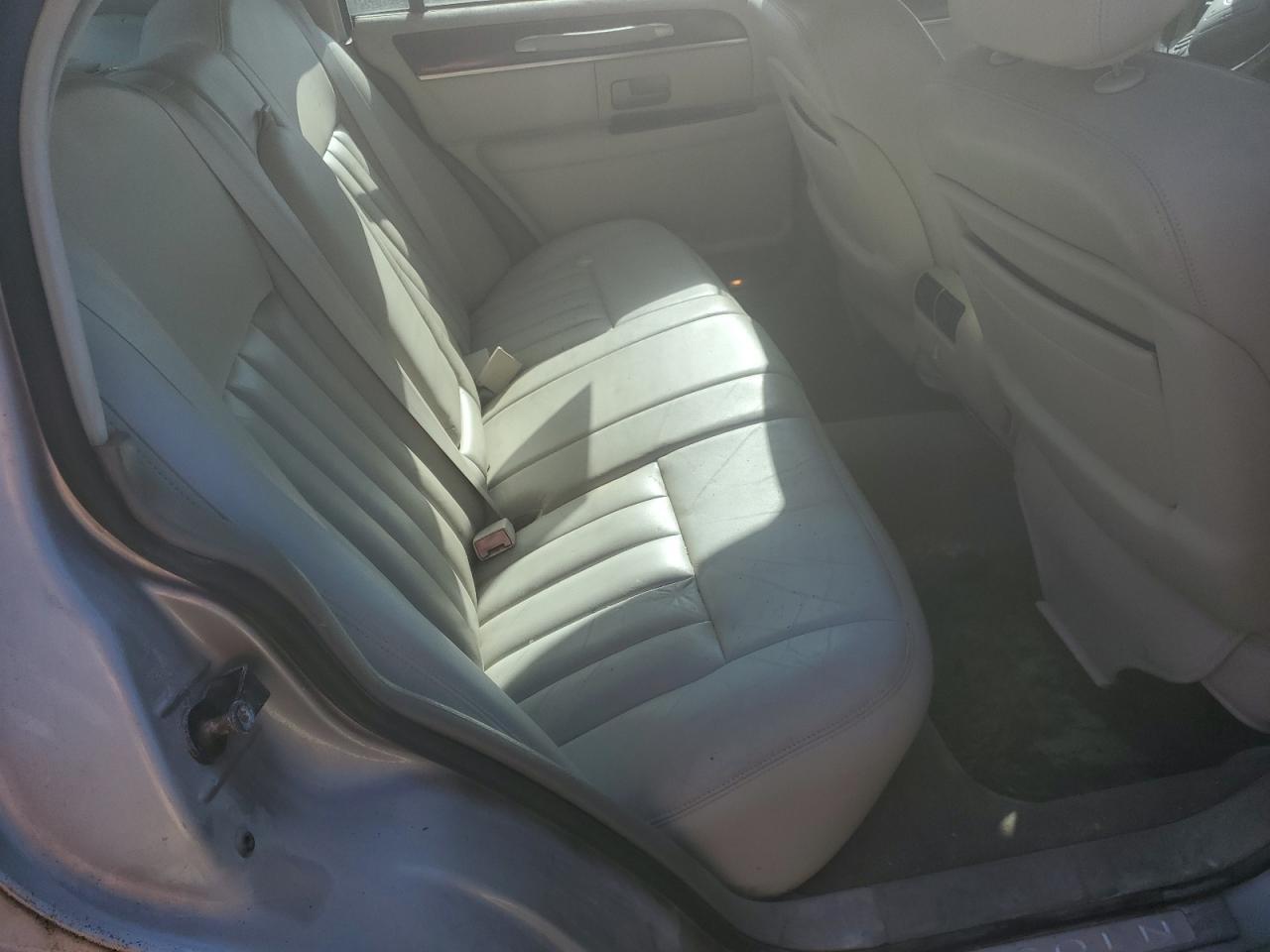 2003 LINCOLN Town Car