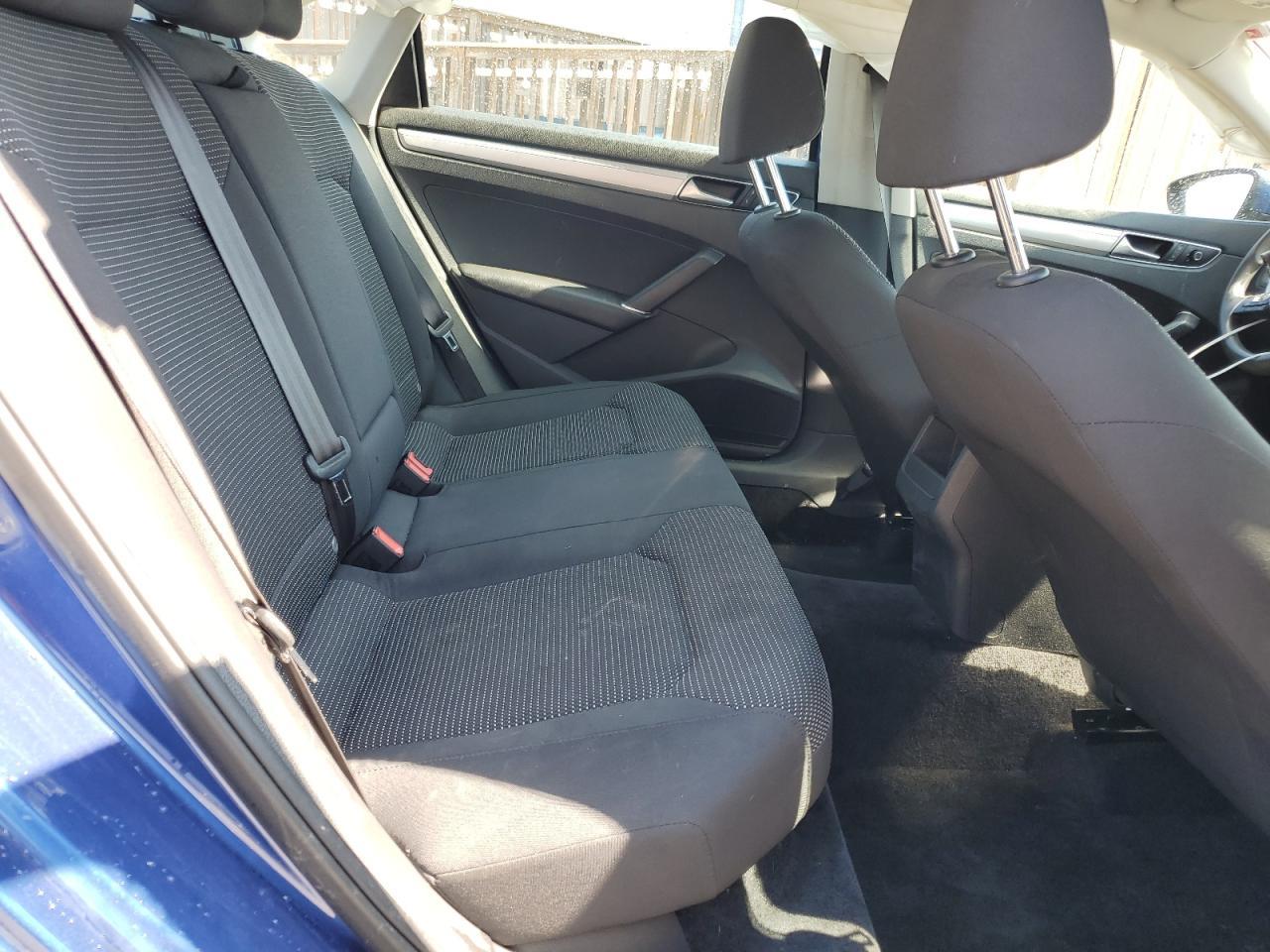 2016 VOLKSWAGEN Passat