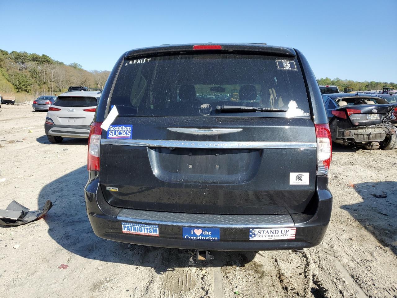 2016 CHRYSLER Town & Country