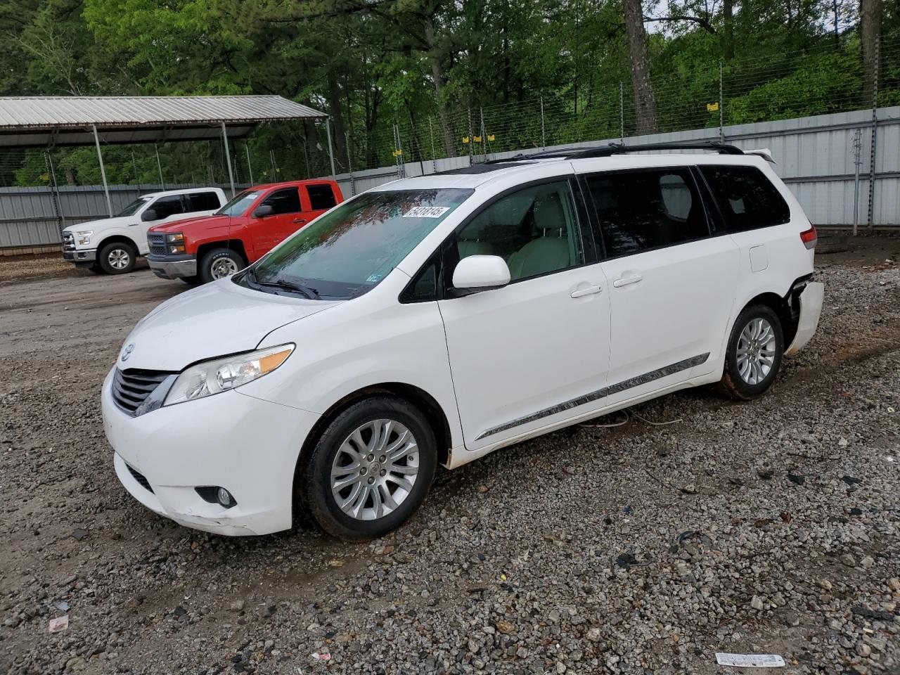 2014 TOYOTA SIENNA