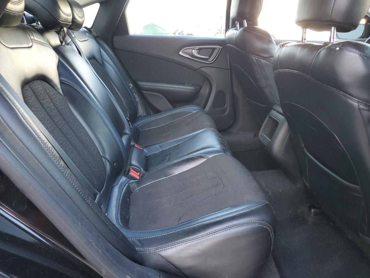 2016 CHRYSLER 200