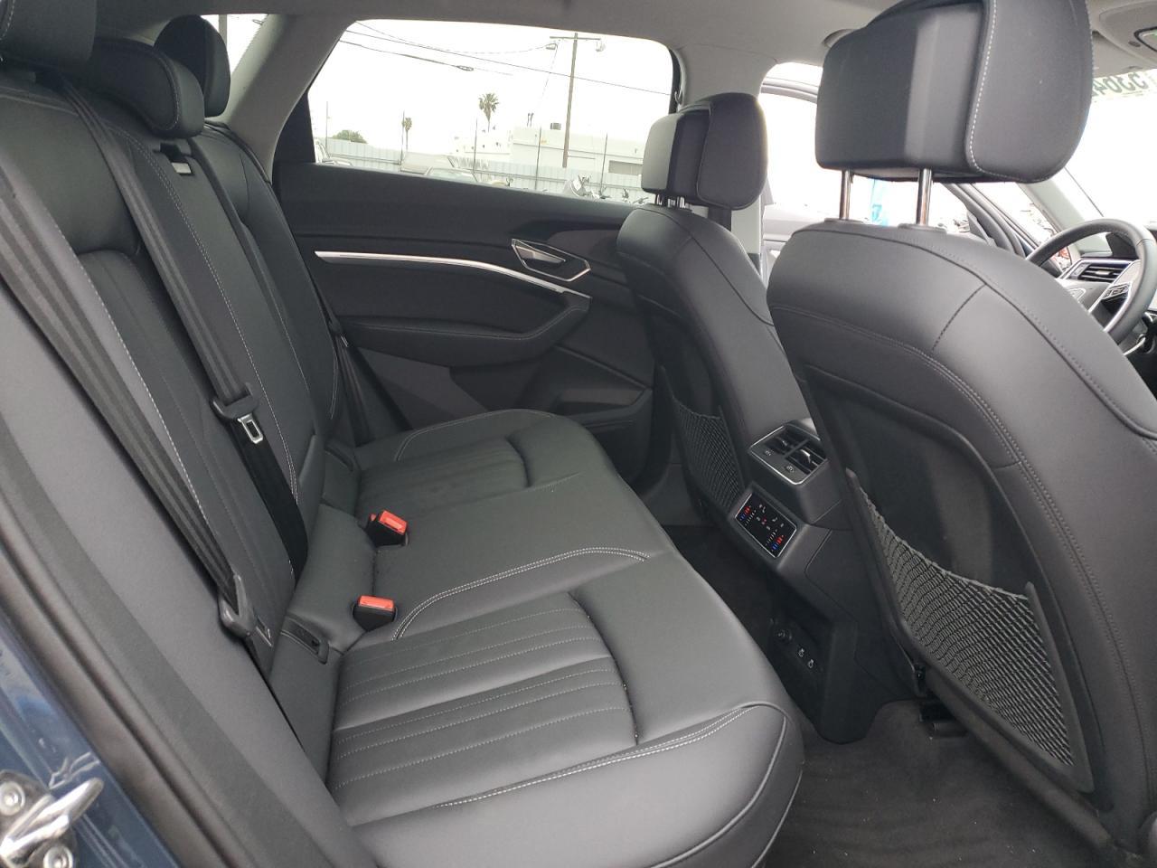 2024 AUDI Q8