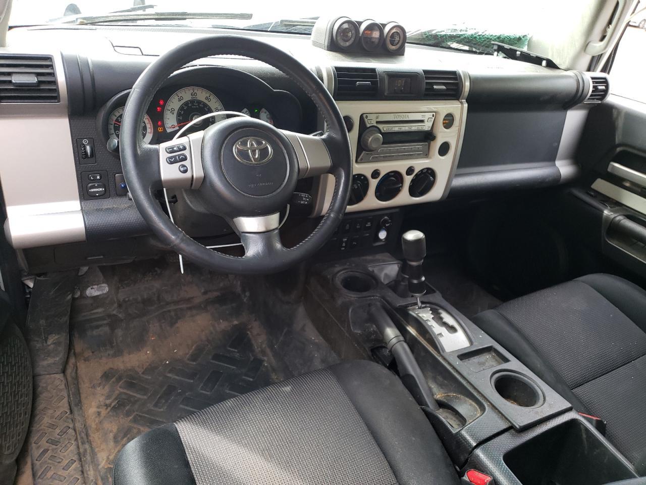2010 TOYOTA FJ Cruiser
