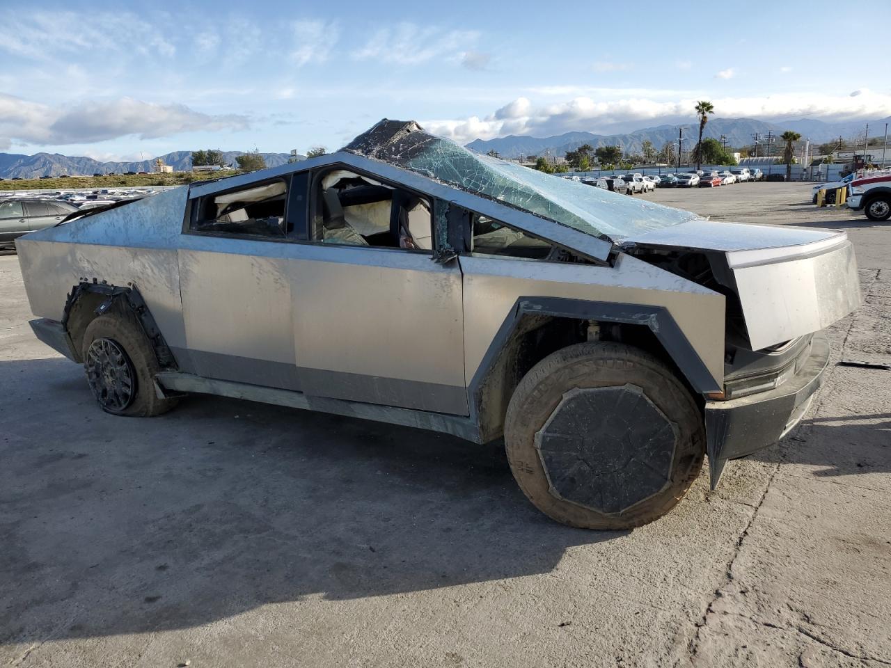 2024 TESLA Cybertruck