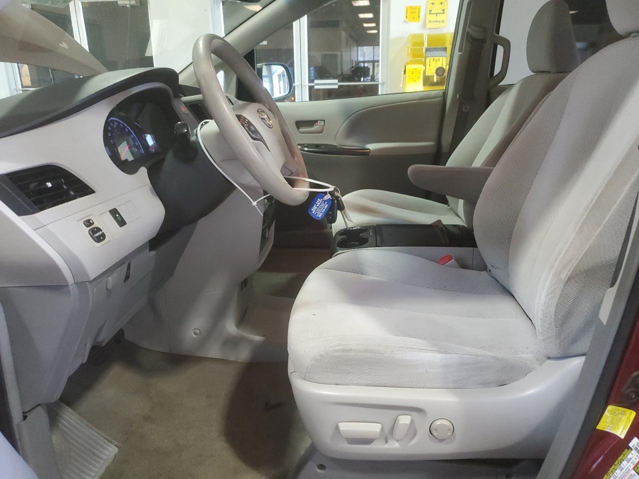 2012 TOYOTA SIENNA