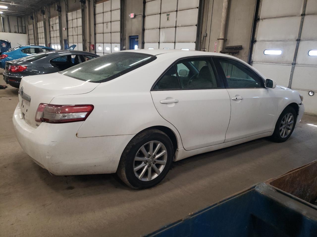 2011 TOYOTA CAMRY