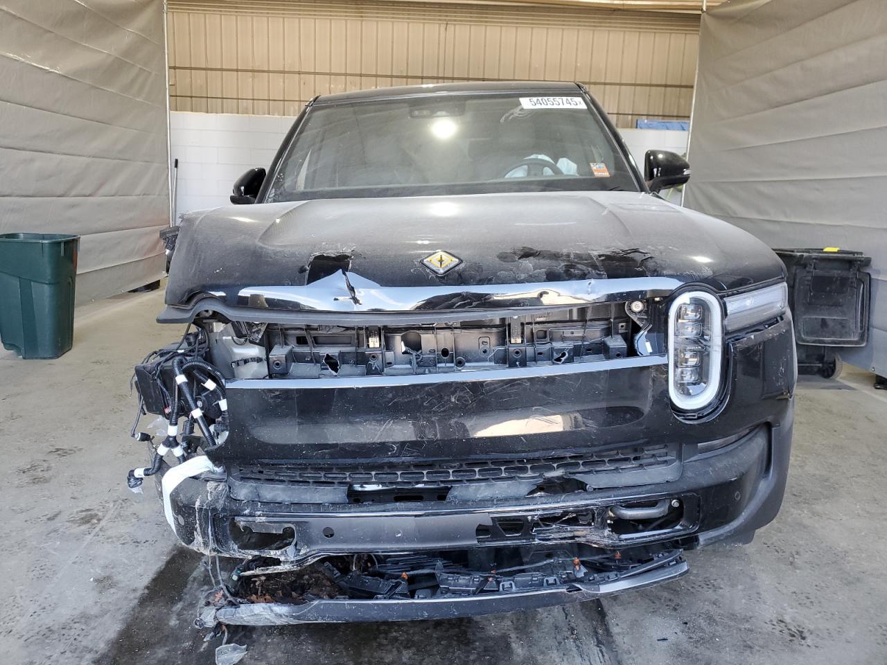 2025 RIVIAN R1s