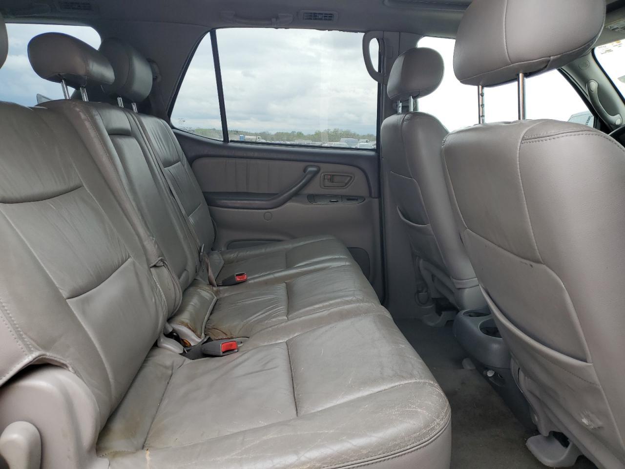 2002 TOYOTA Sequoia
