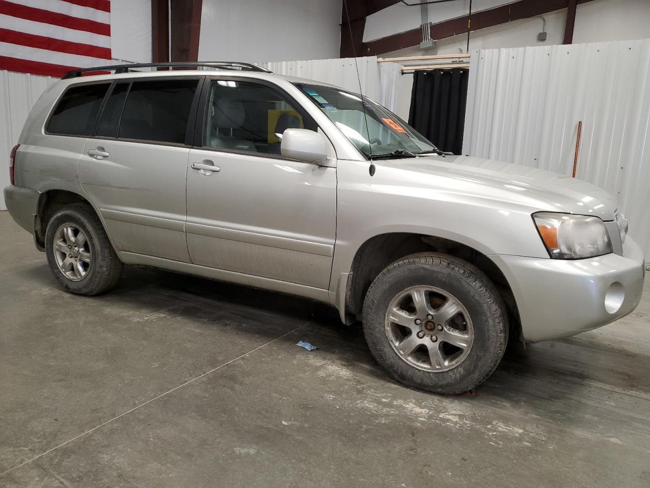 2004 TOYOTA HIGHLANDER