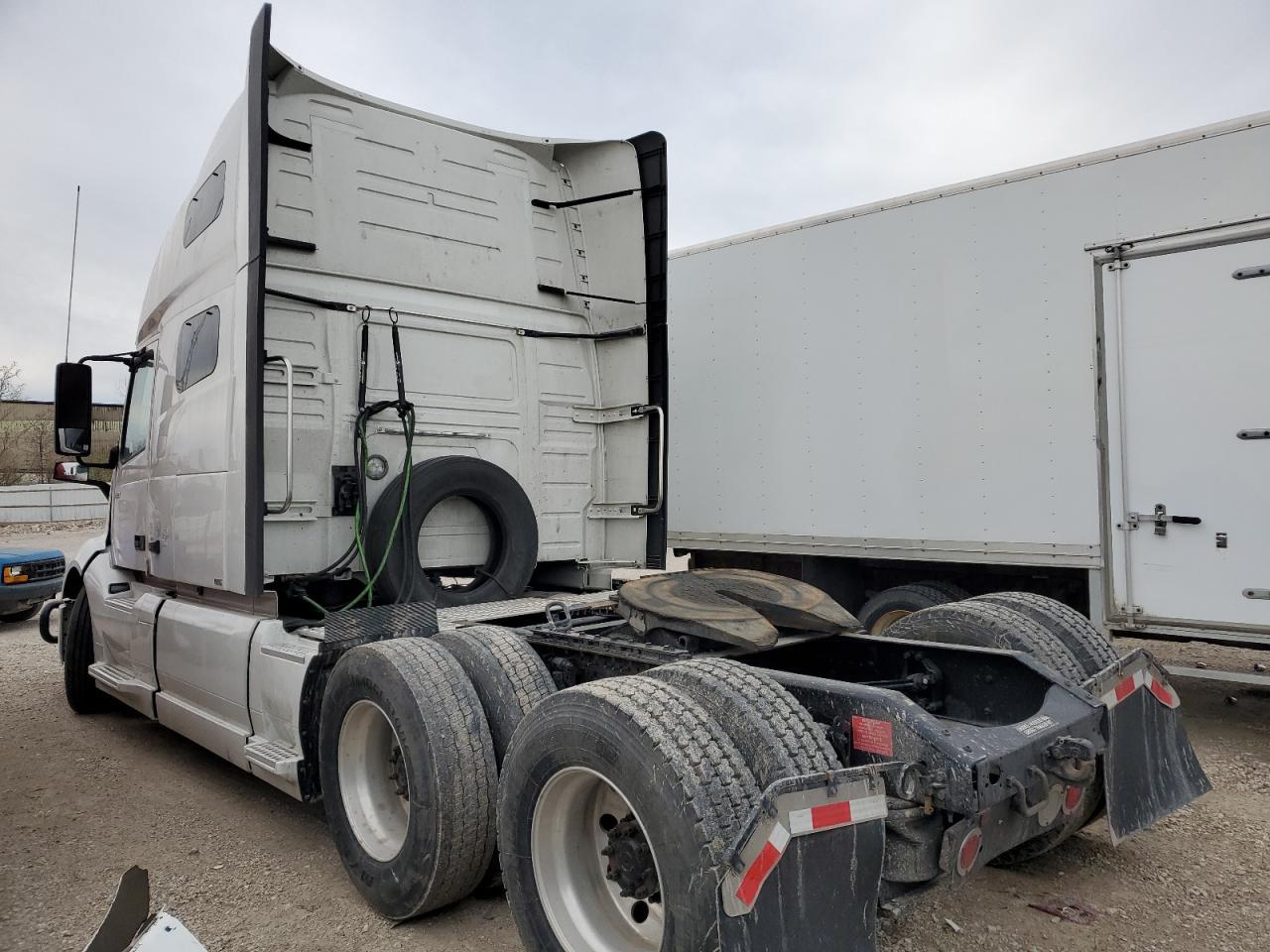 2023 VOLVO VNL