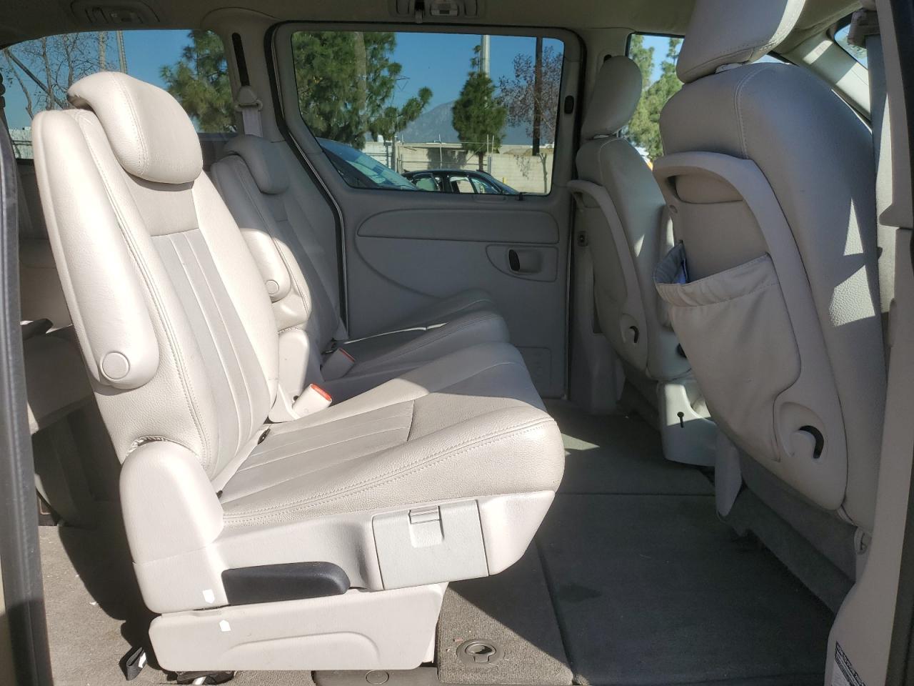 2005 CHRYSLER Town & Cou