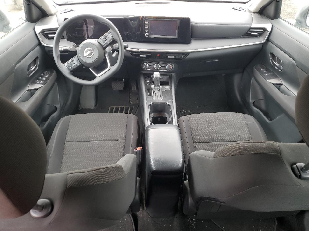 2025 NISSAN KICKS