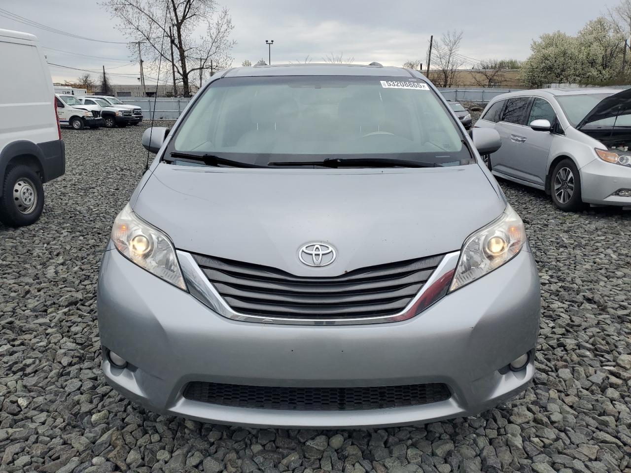 2013 TOYOTA SIENNA
