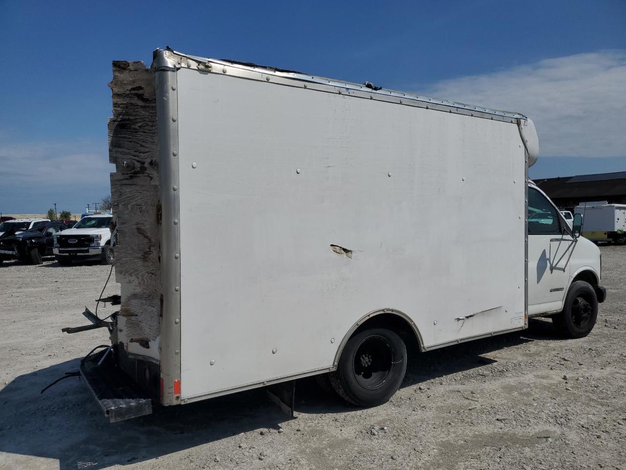 2002 CHEVROLET Express 3500