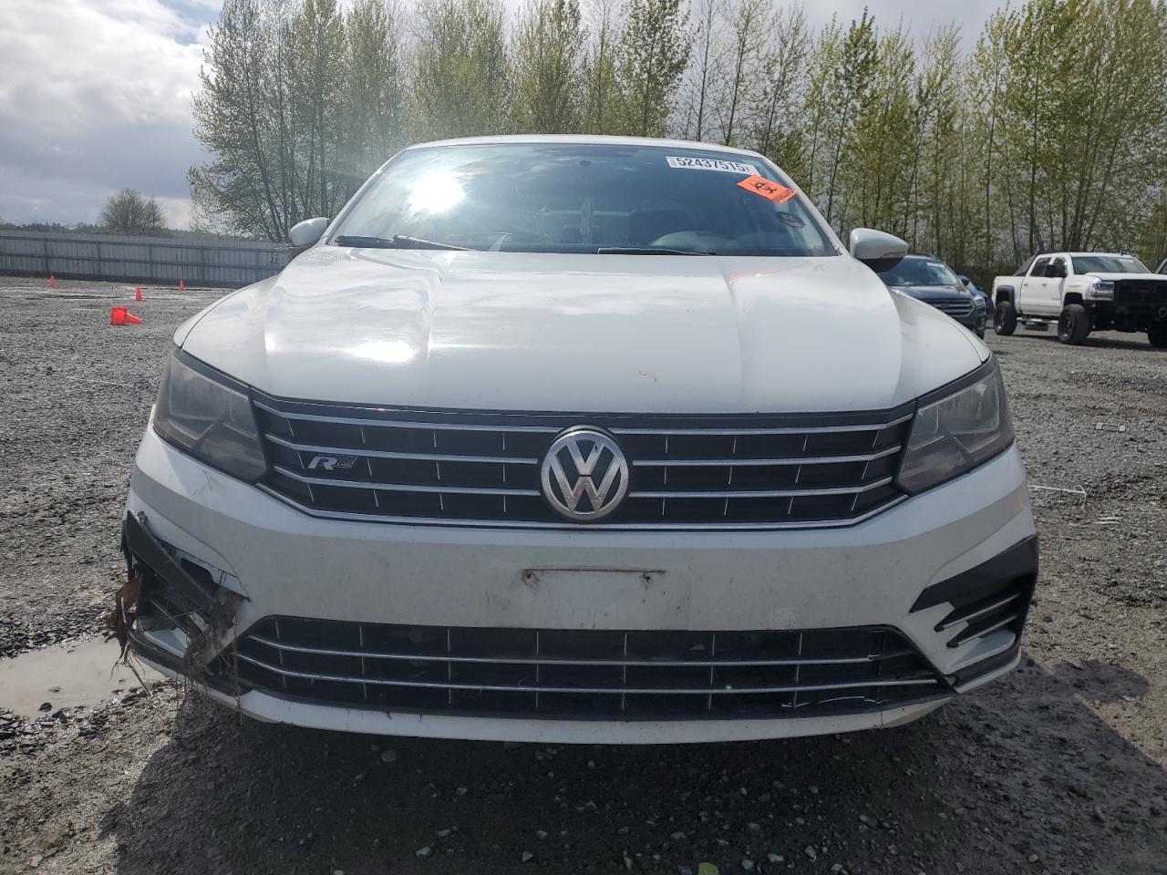 2017 VOLKSWAGEN Passat