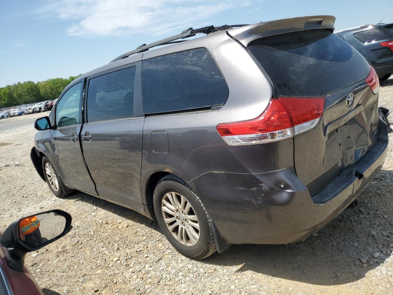 2012 TOYOTA SIENNA