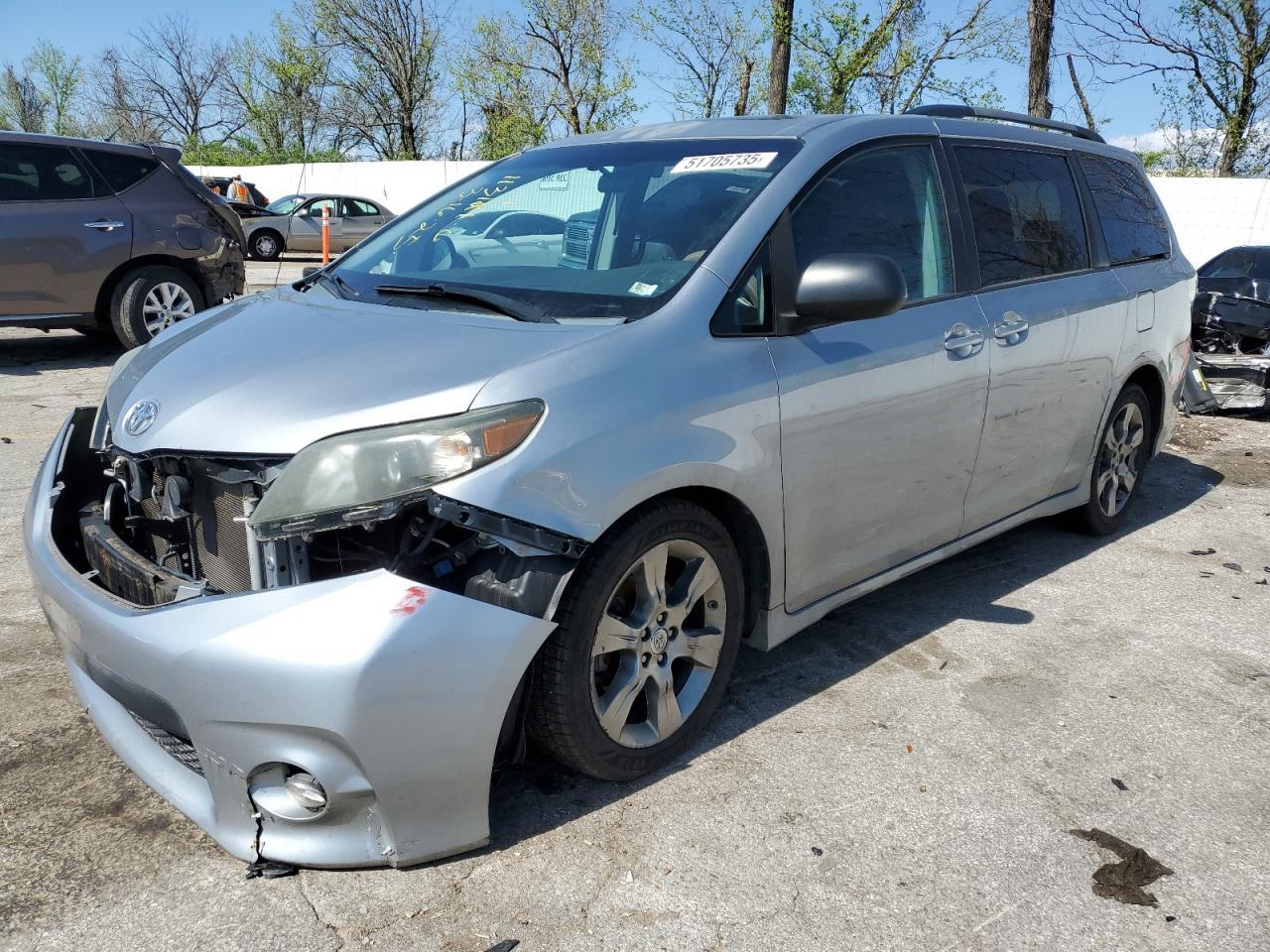 2011 TOYOTA SIENNA
