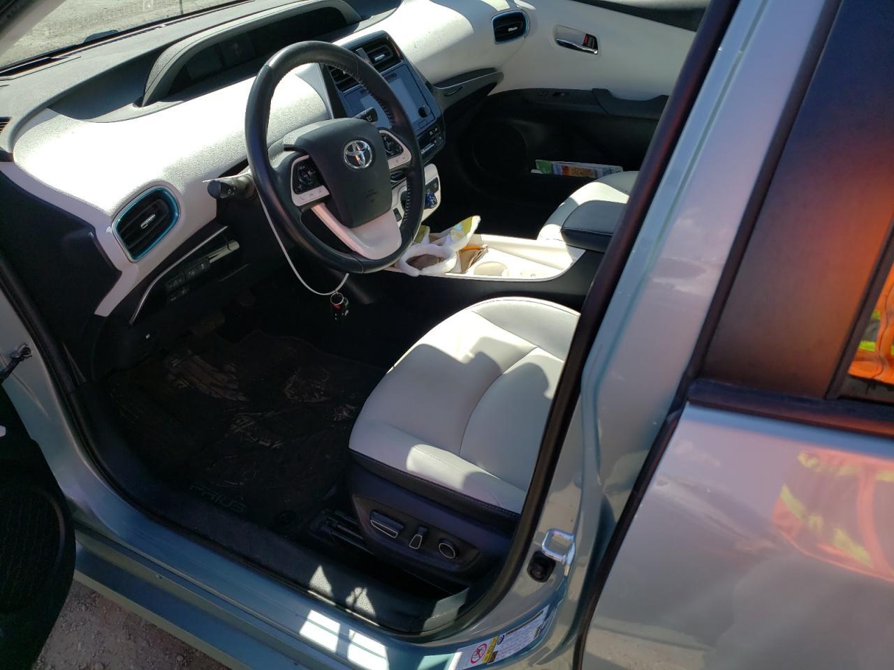 2017 TOYOTA PRIUS