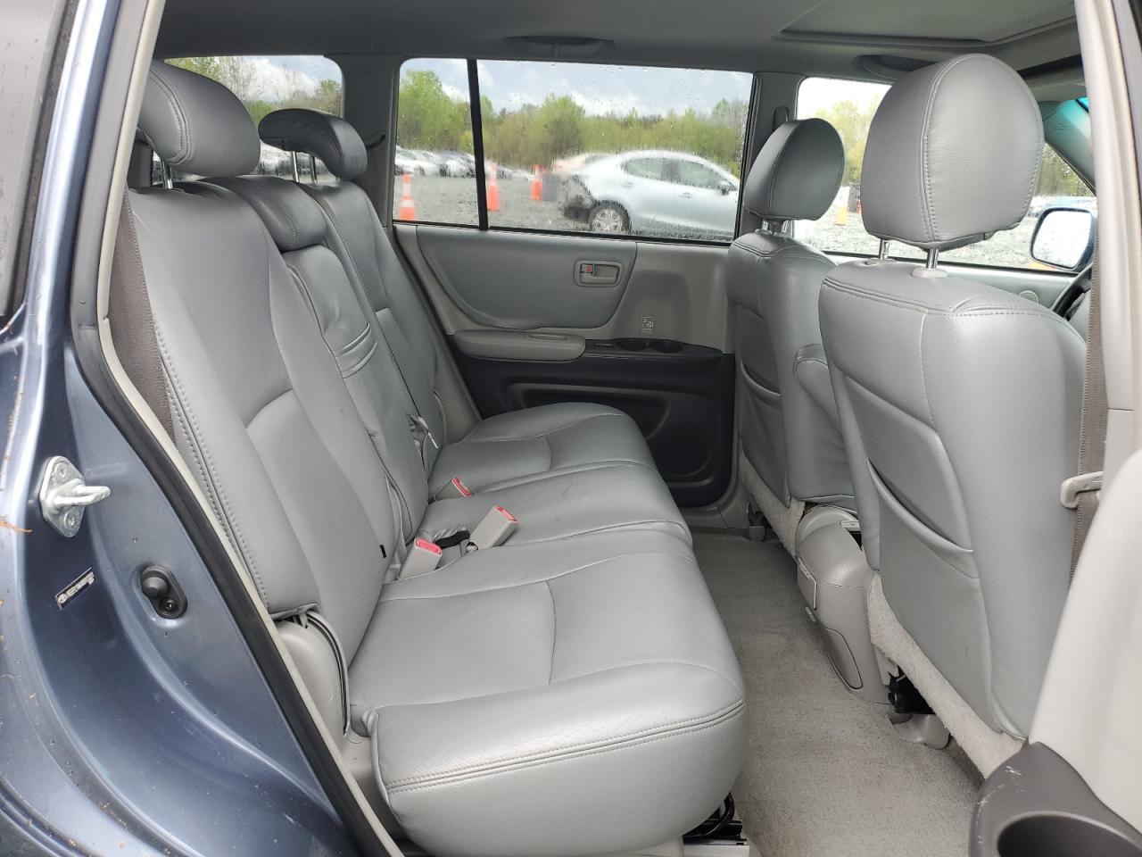 2004 TOYOTA HIGHLANDER