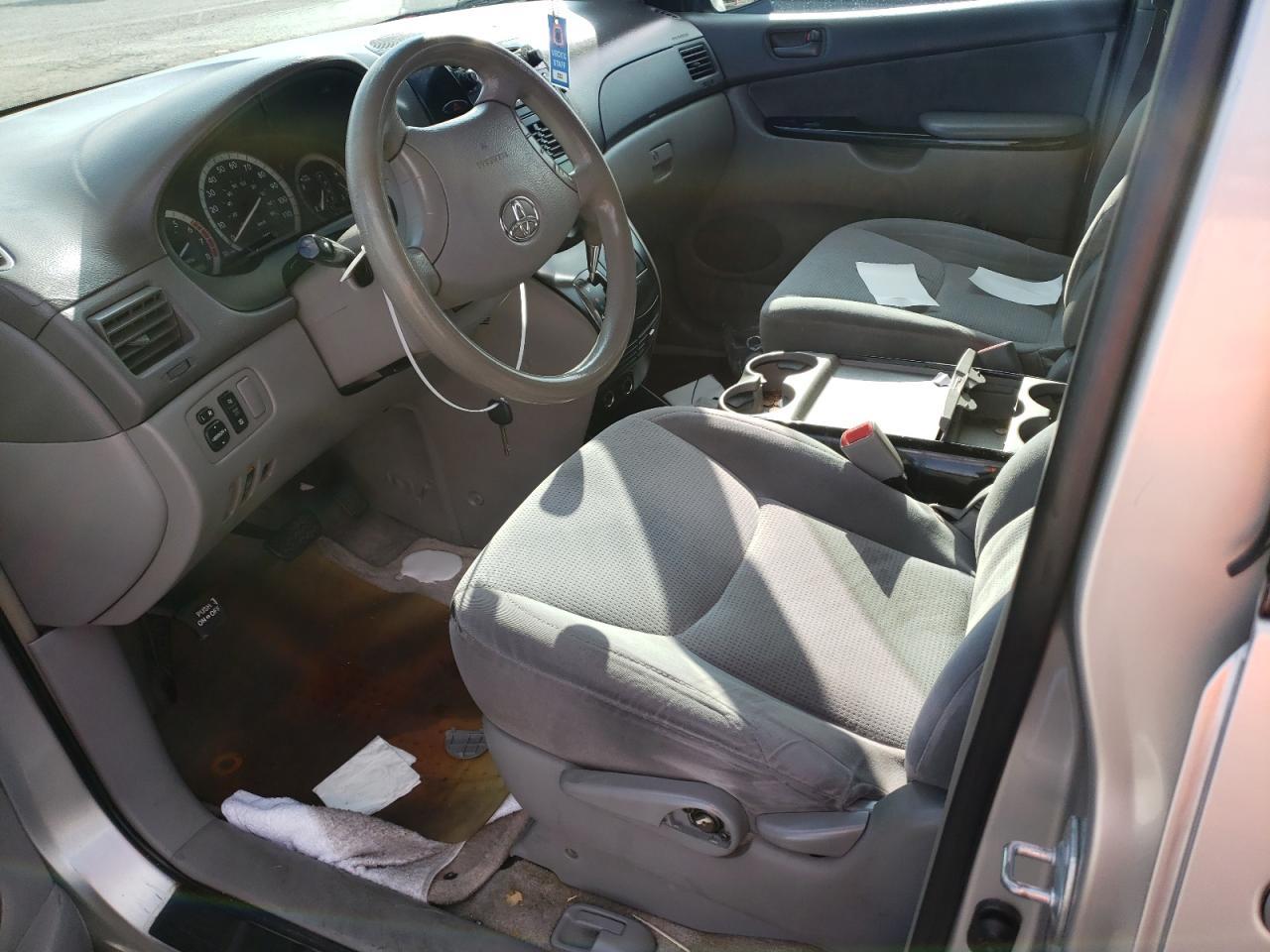 2005 TOYOTA SIENNA