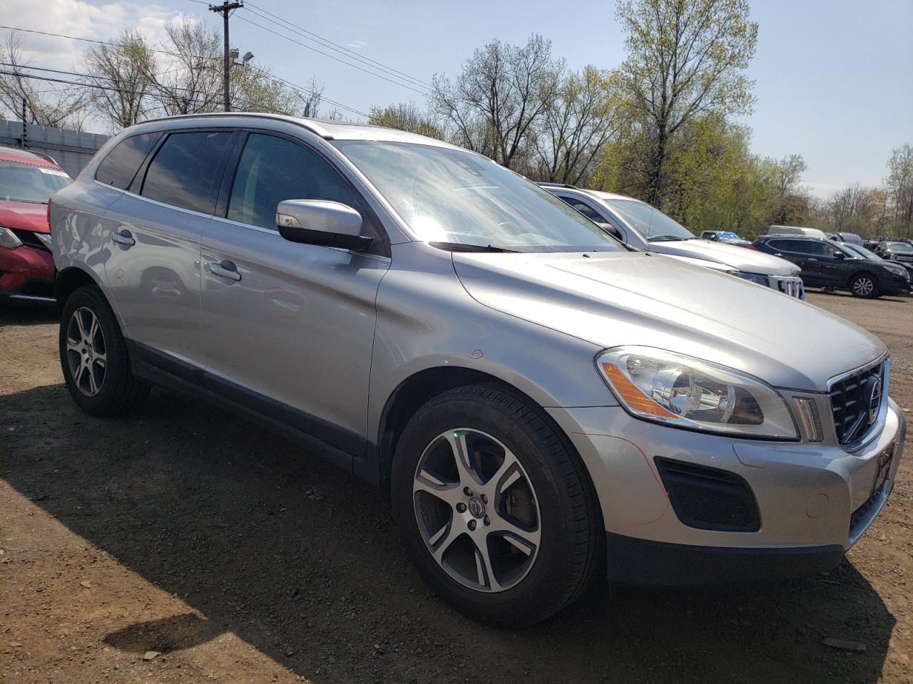 2011 VOLVO XC60