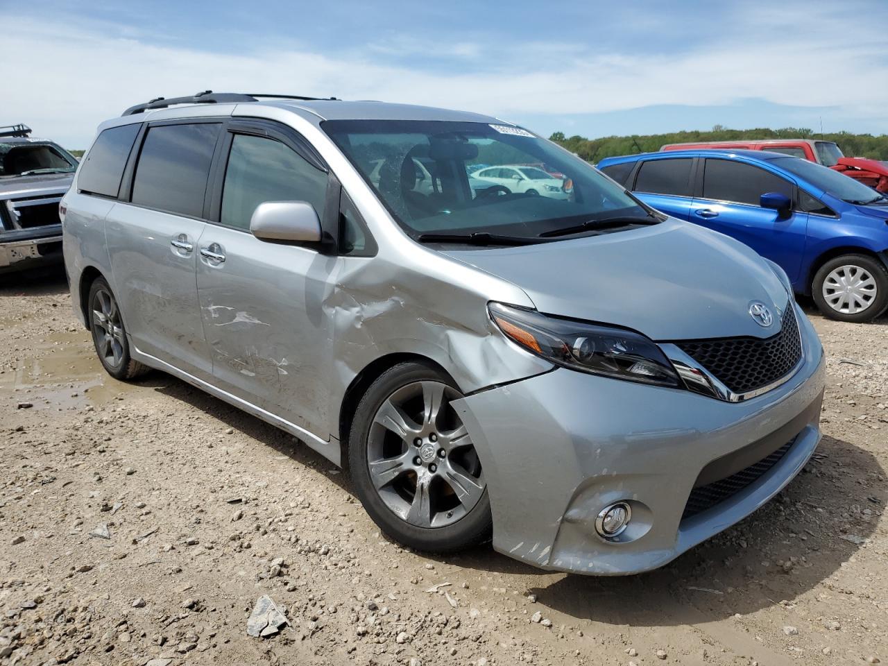 2015 TOYOTA SIENNA