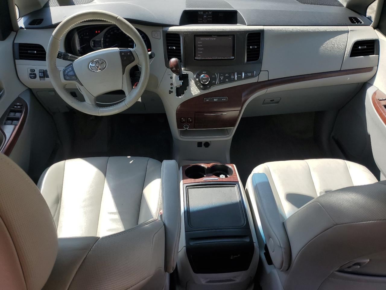 2014 TOYOTA SIENNA