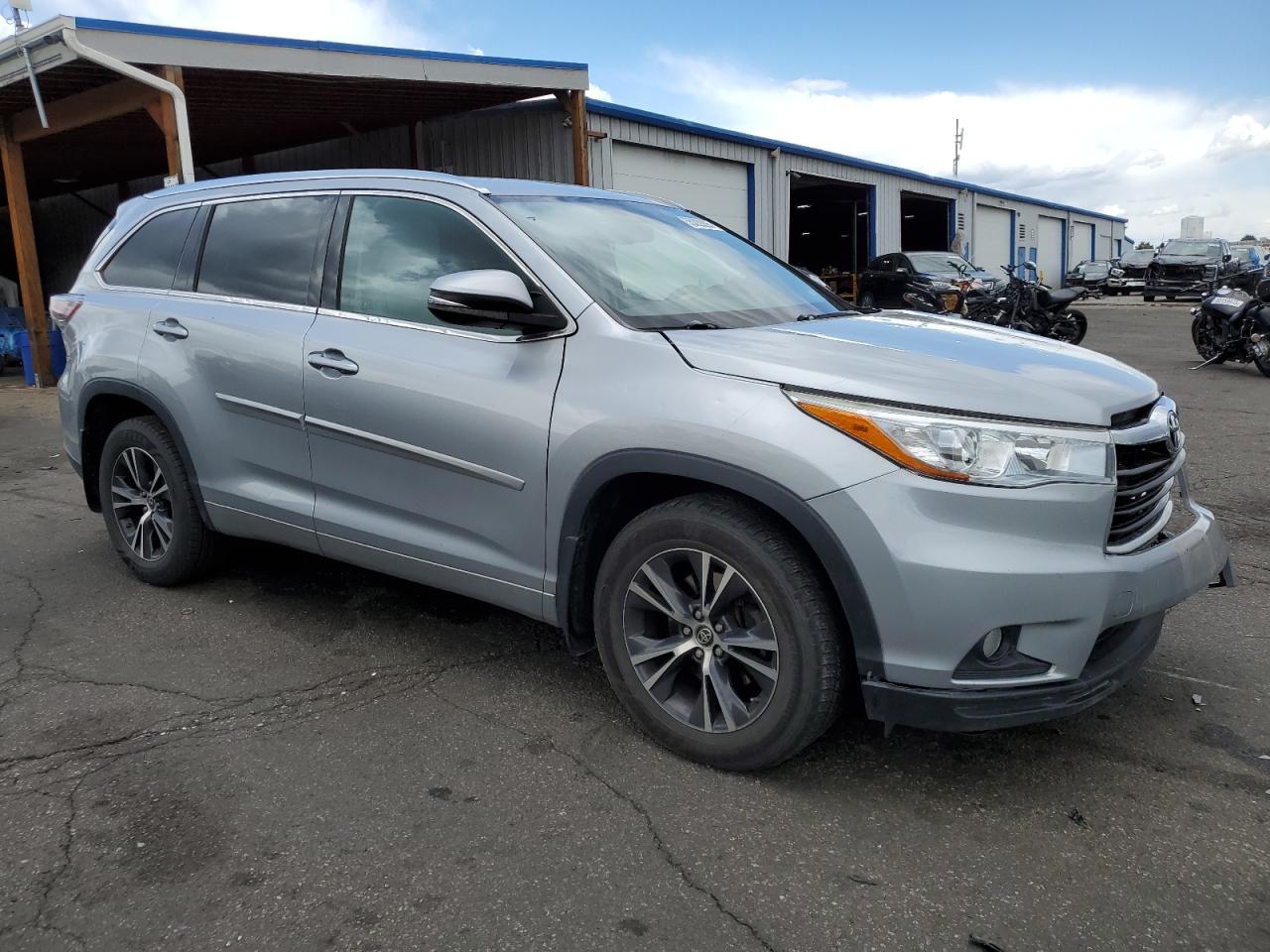 2016 TOYOTA HIGHLANDER