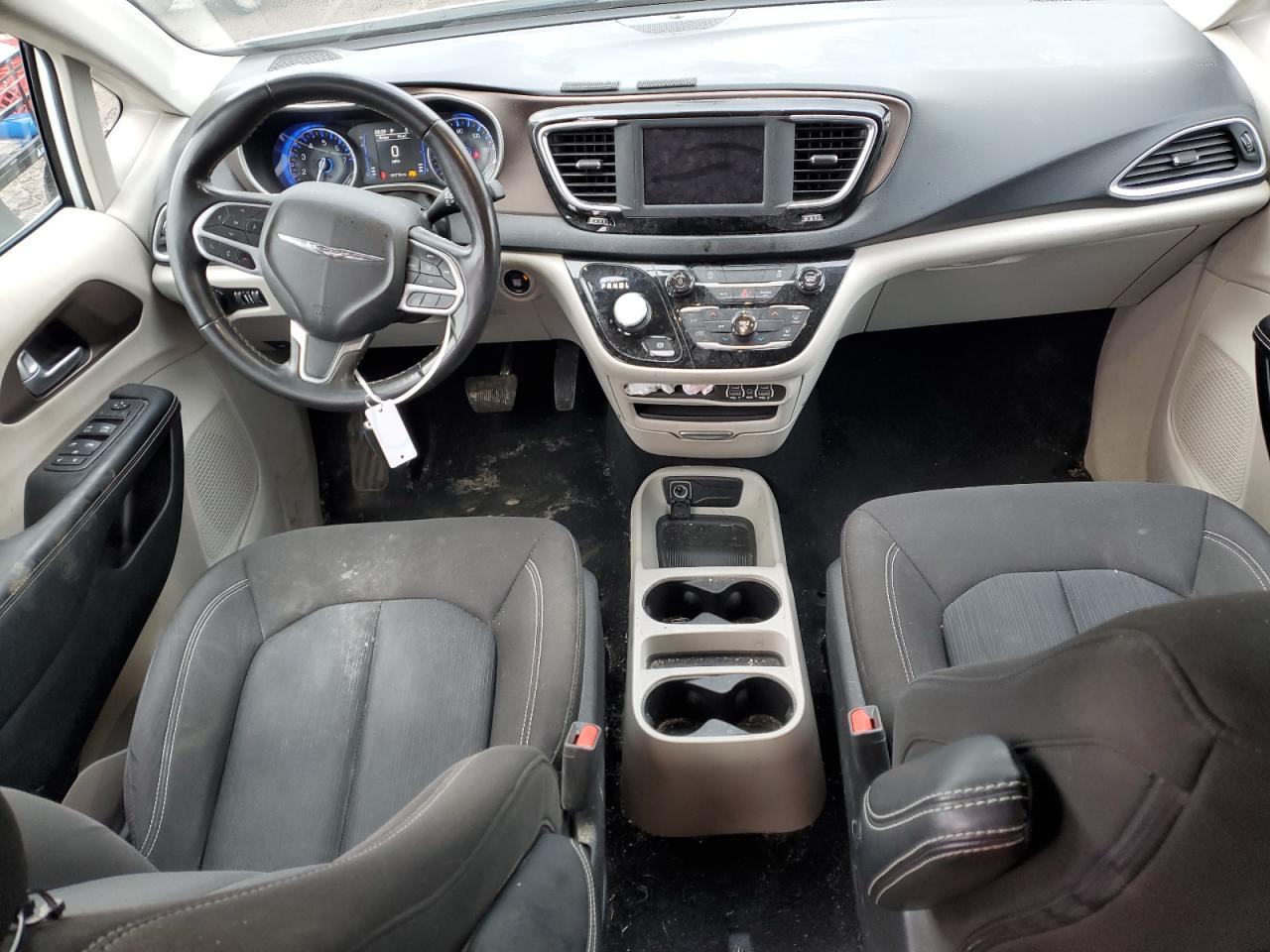 2022 CHRYSLER Voyager