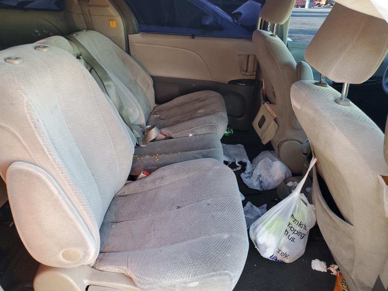 2011 TOYOTA SIENNA