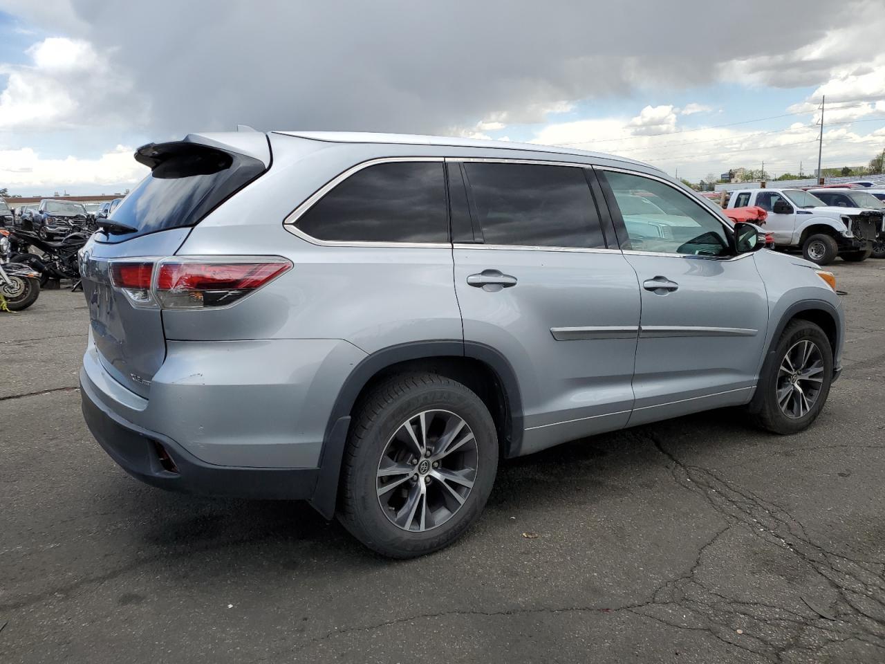 2016 TOYOTA HIGHLANDER