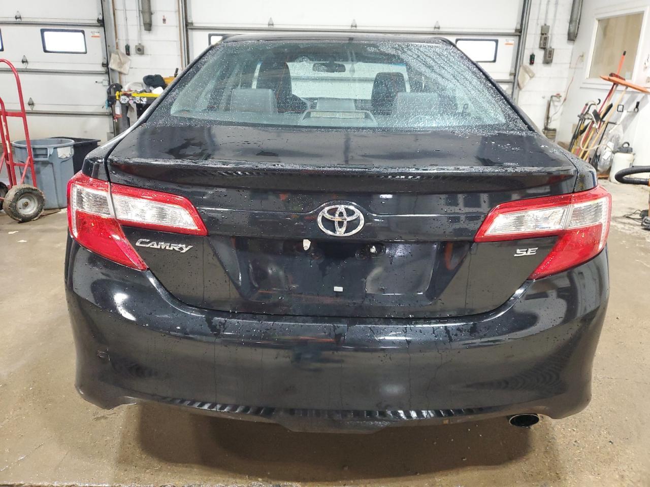 2014 TOYOTA CAMRY