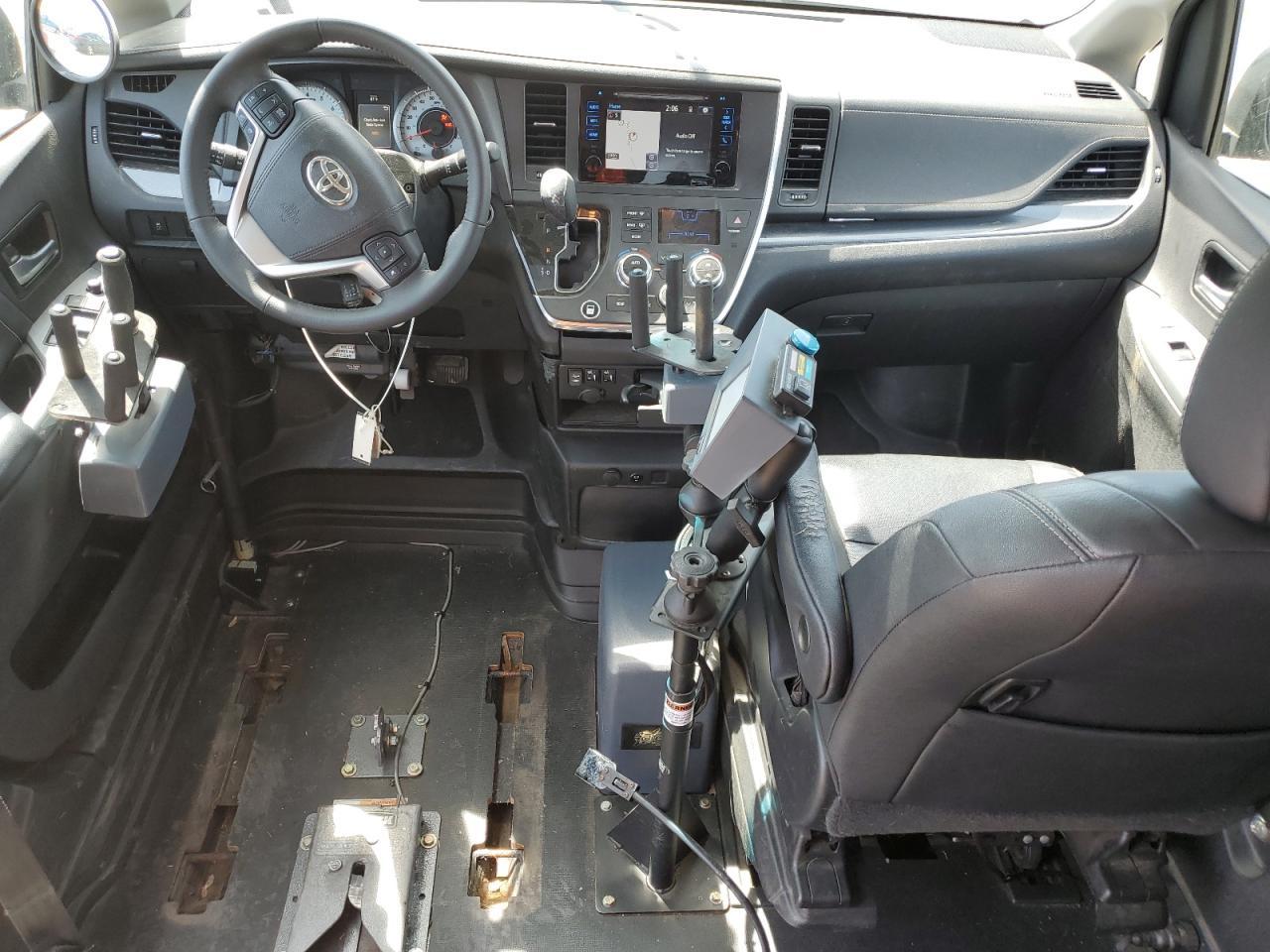 2017 TOYOTA SIENNA