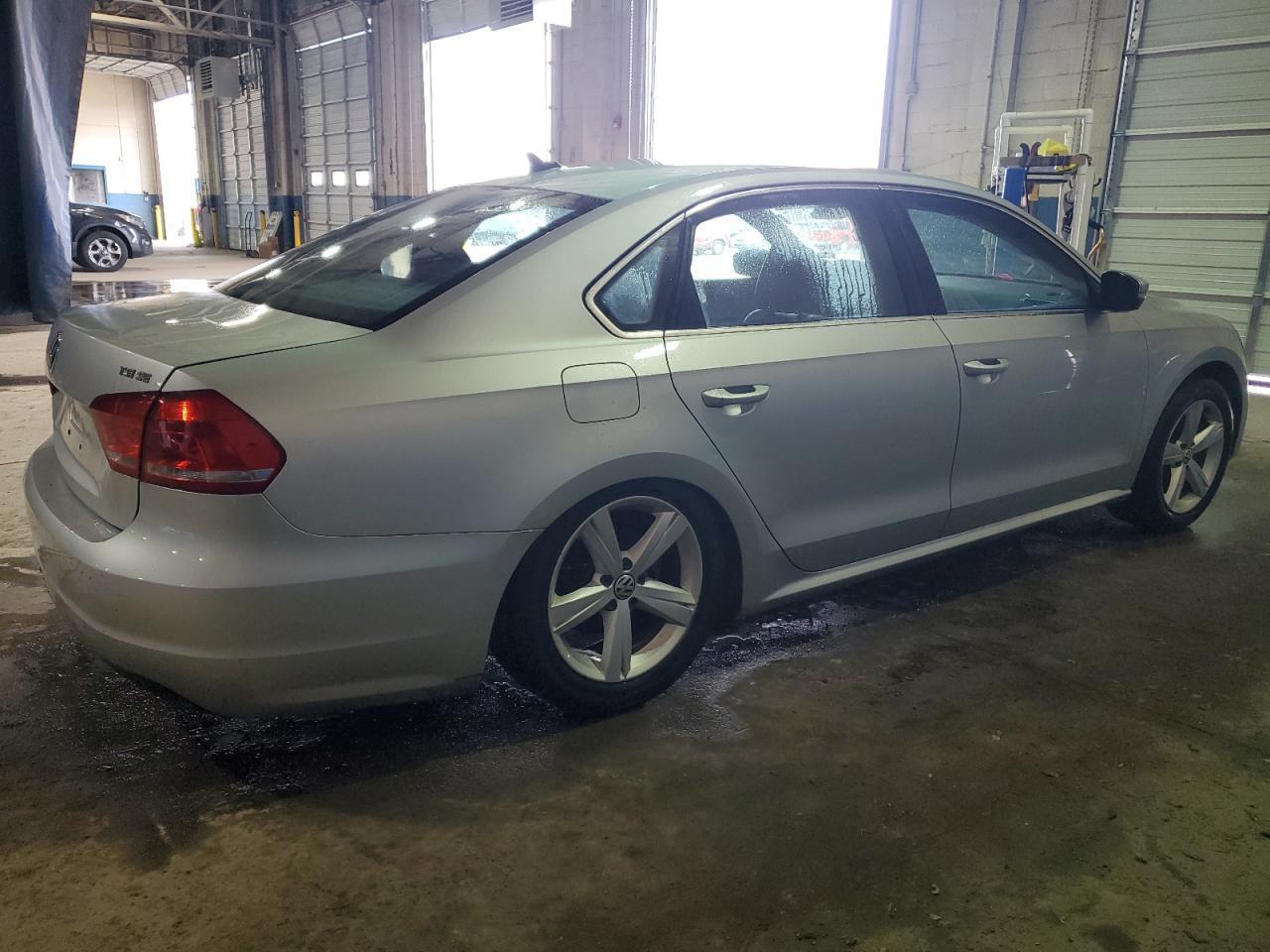 2014 VOLKSWAGEN Passat