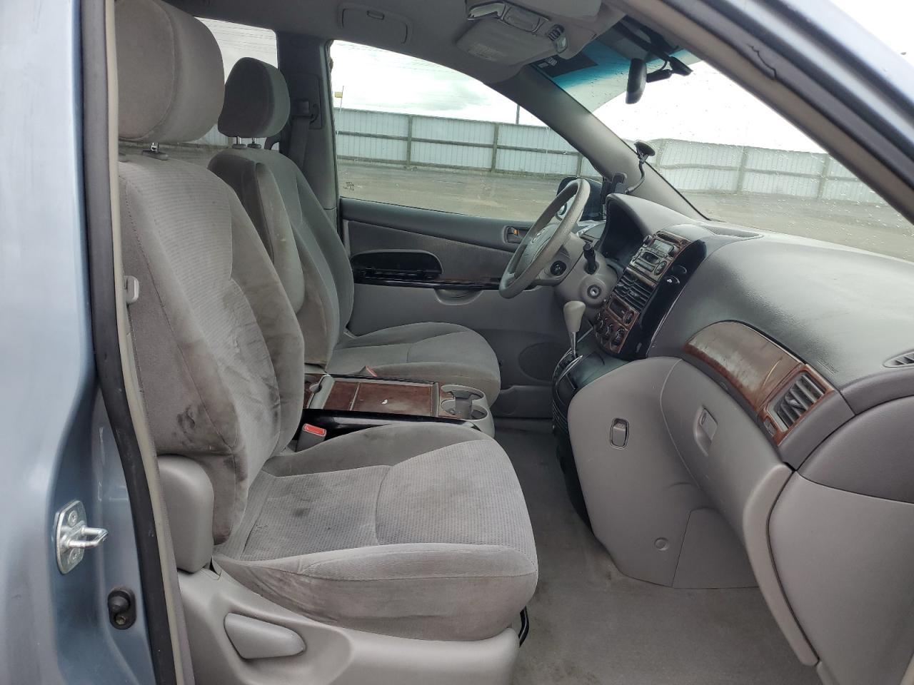 2004 TOYOTA SIENNA